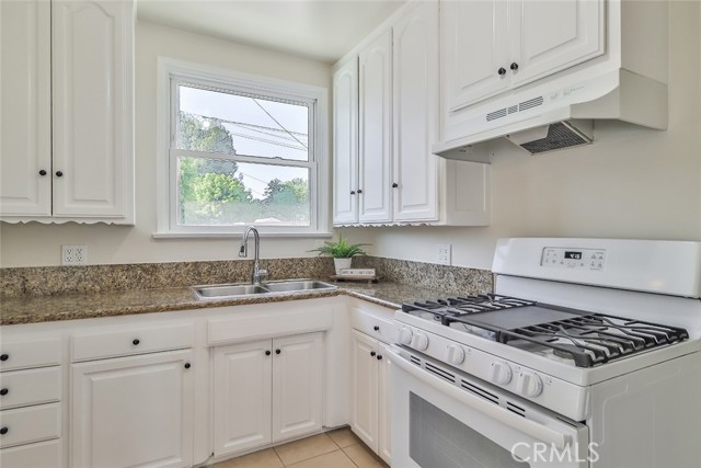Detail Gallery Image 9 of 41 For 3411 W Chandler Bld, Burbank,  CA 91505 - 3 Beds | 1/1 Baths