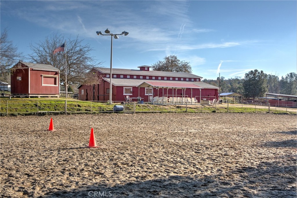 https://media.crmls.org/medias/f035a017-8223-40bb-a6f6-653073f80b01.jpg?preset=X-Large