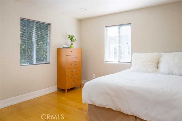 301 N Hudson Avenue, Pasadena CA: https://media.crmls.org/medias/f035c08f-9eae-4f83-822c-a6a3557f1e38.jpg