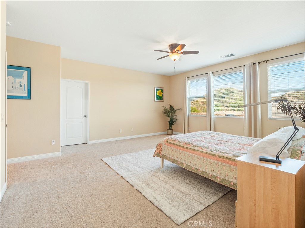 https://media.crmls.org/medias/f035c616-a2fc-4e10-901a-4a92bc24efac.jpg?preset=X-Large