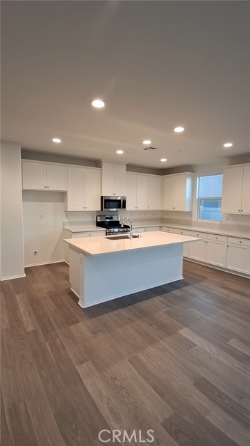 Detail Gallery Image 3 of 8 For 266 Planter Ct, Hemet,  CA 92543 - 4 Beds | 3 Baths