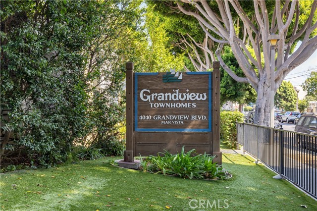 Detail Gallery Image 1 of 20 For 4040 Grand View Bld #41,  Los Angeles,  CA 90066 - 2 Beds | 1/1 Baths