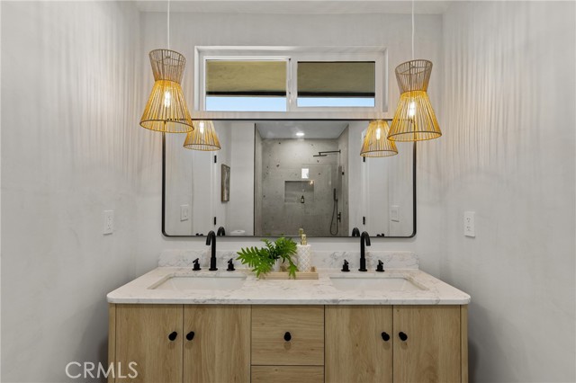 Detail Gallery Image 21 of 37 For 6009 Neddy Ave, Woodland Hills,  CA 91367 - 5 Beds | 3 Baths