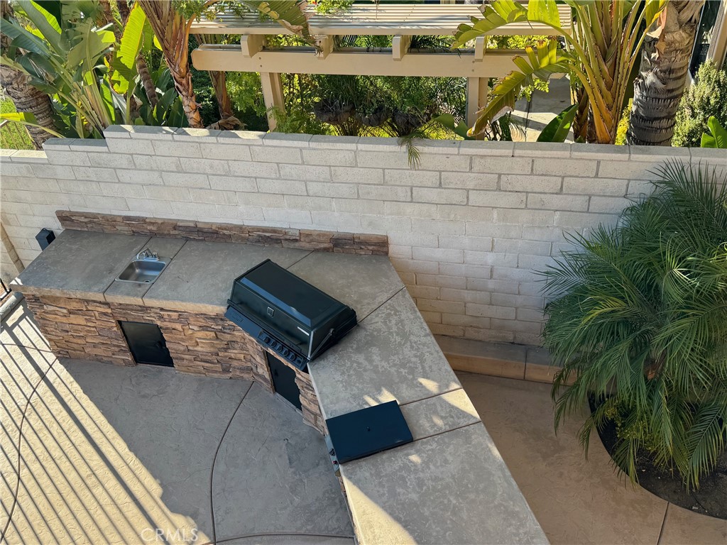 https://media.crmls.org/medias/f0375dce-a2d4-4f25-9498-fd27afacda3b.jpg?preset=X-Large