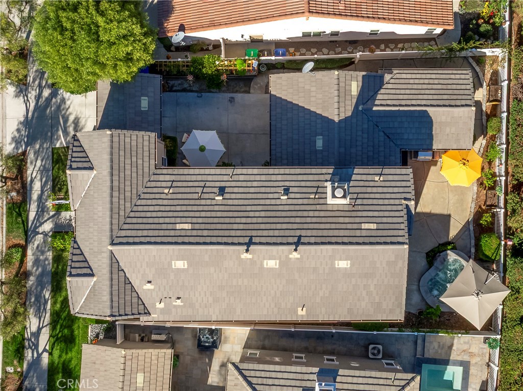 https://media.crmls.org/medias/f037fe75-733a-46ca-9da4-bd19d8126249.jpg?preset=X-Large