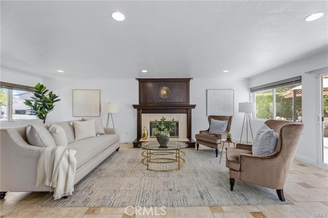 Detail Gallery Image 2 of 47 For 5869 Eilat Pl, Woodland Hills,  CA 91367 - 6 Beds | 3/1 Baths