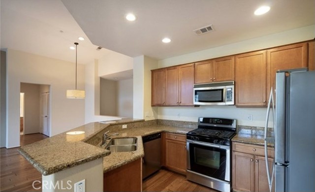 Detail Gallery Image 8 of 13 For 35864 Hazelhurst St #1,  Murrieta,  CA 92562 - 2 Beds | 2 Baths