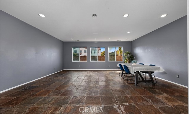 Detail Gallery Image 10 of 33 For 117 Temple Ave, Beaumont,  CA 92223 - 5 Beds | 3/1 Baths