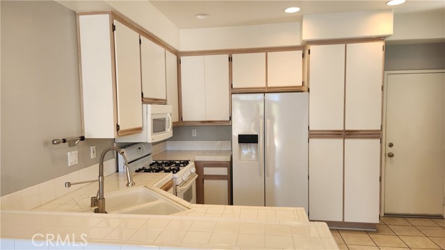Detail Gallery Image 3 of 33 For 28456 Yosemite Dr, Lake Forest,  CA 92679 - 3 Beds | 3 Baths