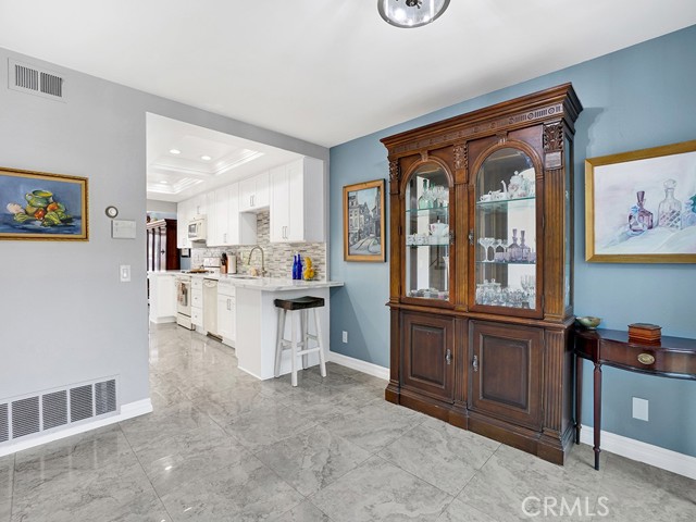 Detail Gallery Image 14 of 63 For 3842 Montego Dr, Huntington Beach,  CA 92649 - 4 Beds | 3 Baths