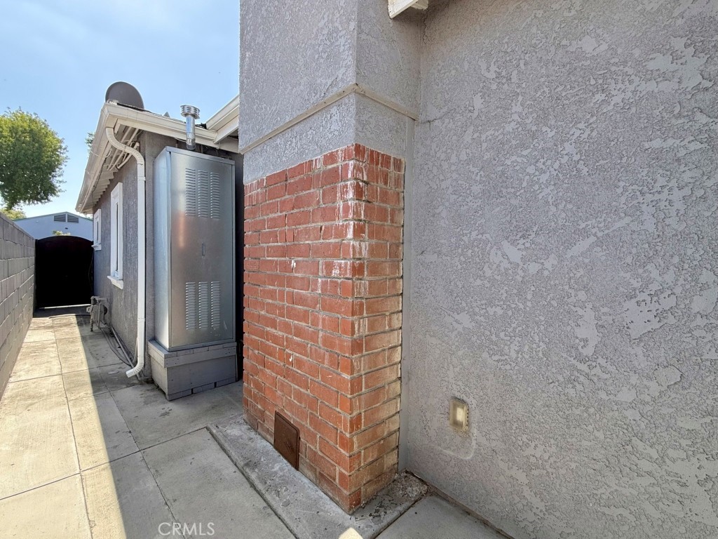 https://media.crmls.org/medias/f03cb87f-c104-4564-af86-0be7ea56c79b.jpg?preset=X-Large