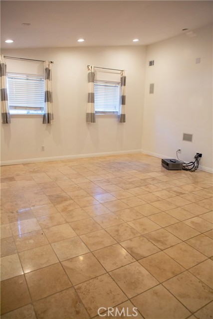 Detail Gallery Image 29 of 38 For 5200 Valley Circle Bld, Woodland Hills,  CA 91367 - 3 Beds | 3 Baths