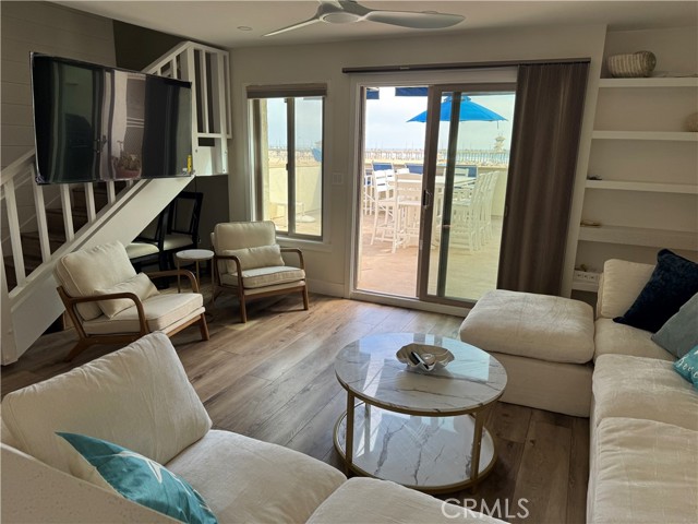 Detail Gallery Image 7 of 25 For 711 Pacific Coast #330,  Huntington Beach,  CA 92648 - 3 Beds | 2 Baths