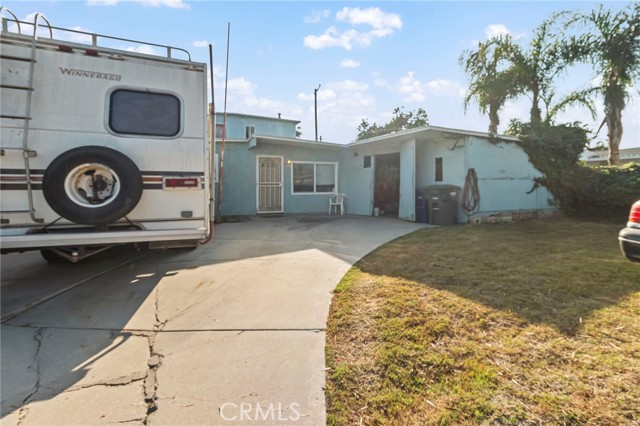 Detail Gallery Image 3 of 30 For 11878 205th St, Lakewood,  CA 90715 - 5 Beds | 2/1 Baths