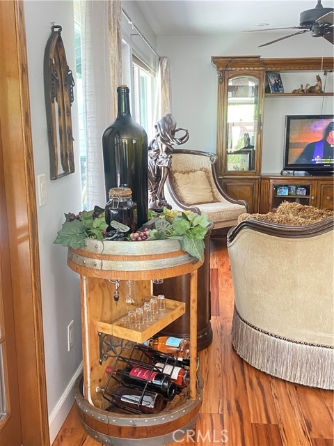 9849 Canada Way, Riverside CA: https://media.crmls.org/medias/f0402f0d-9da1-4779-b910-d4d763c6856a.jpg
