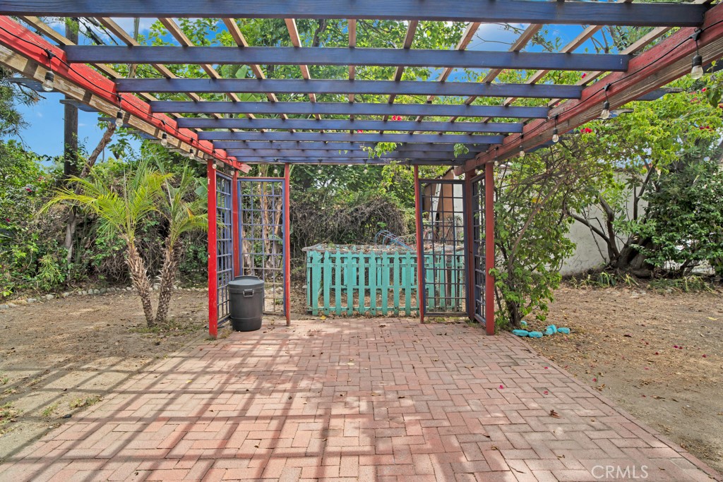 https://media.crmls.org/medias/f040bd0c-31e5-450f-a579-76c9ea67d248.jpg?preset=X-Large