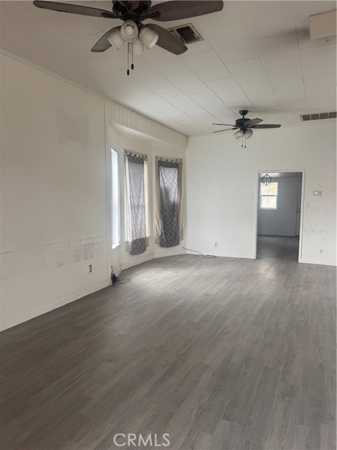 136 N K Street, Needles CA: https://media.crmls.org/medias/f040cb5e-43f0-4ef3-952b-78801ba9d9ed.jpg