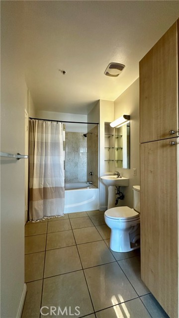388 E Ocean Boulevard, Long Beach CA: https://media.crmls.org/medias/f04159c3-7582-4e6e-b22d-8681c14534ff.jpg
