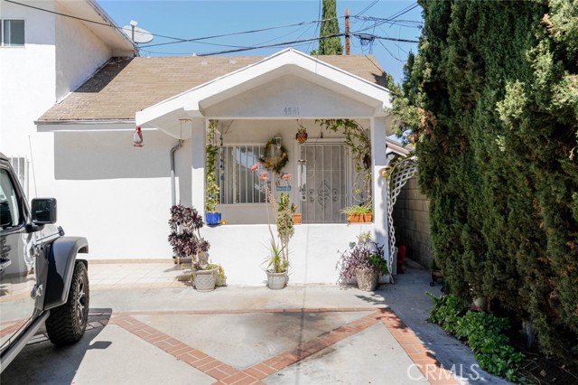 Detail Gallery Image 9 of 14 For 4541 Russell Ave, Los Angeles,  CA 90027 - 5 Beds | 3 Baths