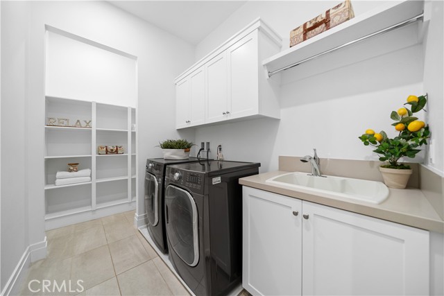 101 Lustro, Irvine CA: https://media.crmls.org/medias/f042af2b-278b-41ec-a0a1-f8e9ee1e7c1e.jpg