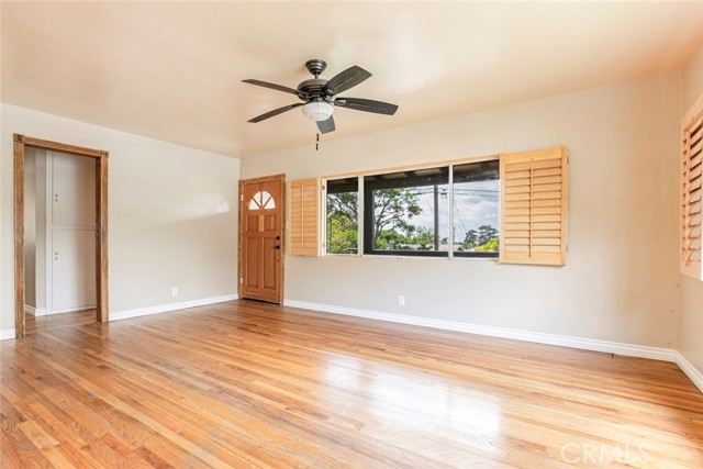 10630 Samoa Avenue, Tujunga CA: https://media.crmls.org/medias/f042e8b9-4e22-4db4-ae31-23b19193eec1.jpg