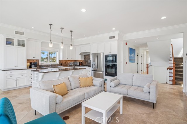 6111 Seashore Drive, Newport Beach CA: https://media.crmls.org/medias/f0431a42-a1a4-4455-8afa-4df942fa8848.jpg