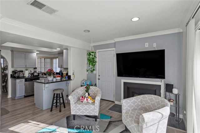 Detail Gallery Image 9 of 33 For 1981 W Bayshore, Anaheim,  CA 92801 - 3 Beds | 2/1 Baths