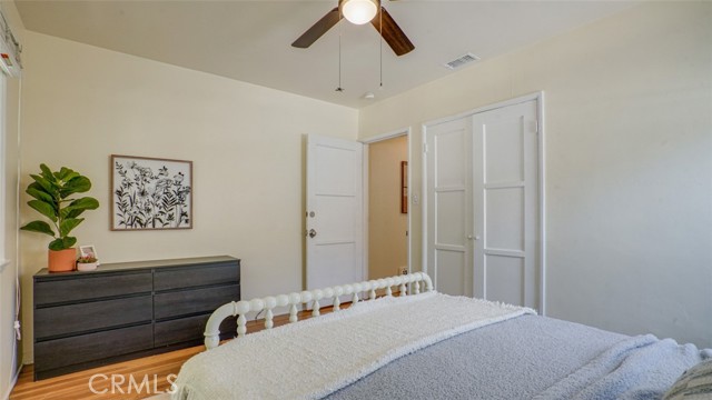 525 N Mariposa Street, Burbank CA: https://media.crmls.org/medias/f0438305-f30d-465d-b3bb-a80597da3bc6.jpg