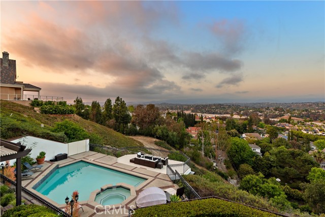 26126 Oroville Place, Laguna Hills CA: https://media.crmls.org/medias/f043b6f3-2e79-4cde-a6ff-e0bfe5bc84e0.jpg