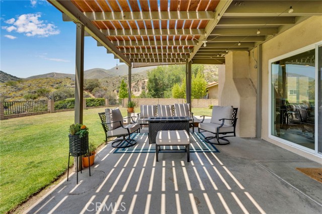 Detail Gallery Image 26 of 34 For 3074 Mountain Top, Highland,  CA 92346 - 4 Beds | 3 Baths