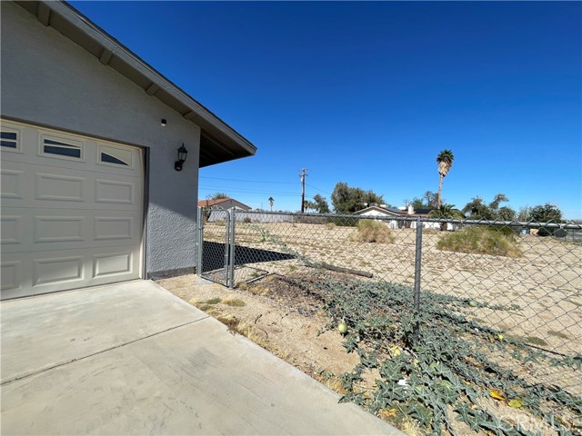 6836 Eucalyptus Avenue, Twentynine Palms, California 92277, 3 Bedrooms Bedrooms, ,2 BathroomsBathrooms,Residential,For Sale,6836 Eucalyptus Avenue,CRSW24198436