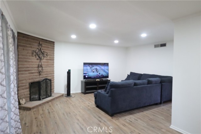 1004 Paloma Street, Bakersfield CA: https://media.crmls.org/medias/f043e536-f130-49fe-970b-f5eeba0afe30.jpg