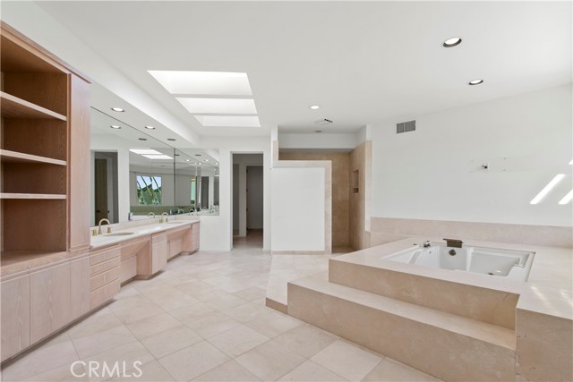 Detail Gallery Image 22 of 26 For 2 Inverness Lane, Newport Beach,  CA 92660 - 4 Beds | 4 Baths