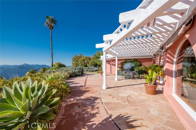 Detail Gallery Image 26 of 74 For 135 Loma Metisse Rd, Malibu,  CA 90265 - 5 Beds | 3/1 Baths