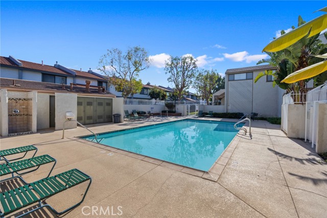 F0442300 6a63 49cd 8281 9428f2779ea6