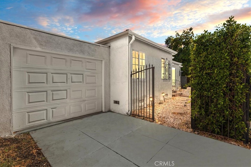 2820 S La Brea Avenue