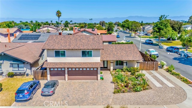 2401 El Portal Way, Oxnard CA: https://media.crmls.org/medias/f045676b-81c5-4564-9744-15c168f1bc29.jpg