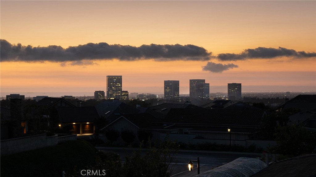 https://media.crmls.org/medias/f04634d2-86cc-47b0-9425-9514a4cba0a7.jpg?preset=X-Large