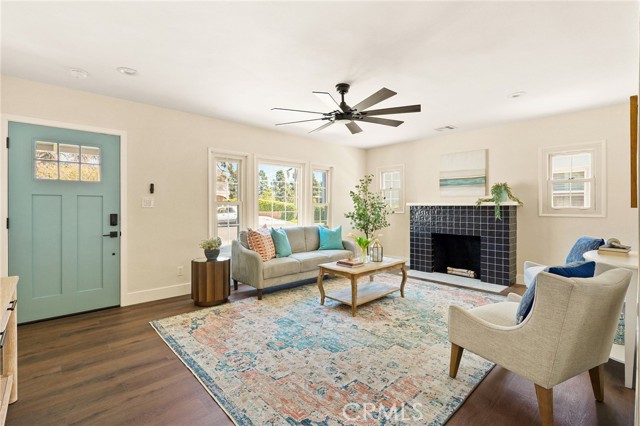 433 N Osage Avenue, Inglewood CA: https://media.crmls.org/medias/f0464739-b438-4641-b60d-be2b2b336db1.jpg