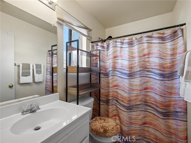 Detail Gallery Image 28 of 34 For 14621 Carob St, Victorville,  CA 92394 - 4 Beds | 3 Baths