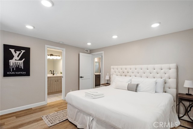 2208 The Strand, Manhattan Beach CA: https://media.crmls.org/medias/f0473a11-6bfc-4e84-9765-d726aceb4868.jpg