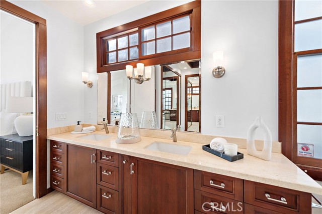 Detail Gallery Image 18 of 39 For 521 Kings Rd, Newport Beach,  CA 92663 - 4 Beds | 4 Baths