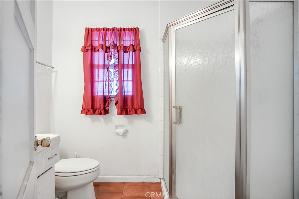https://media.crmls.org/medias/f048bef3-5909-49bc-aa7f-003572ebb76f.jpg?preset=X-Large