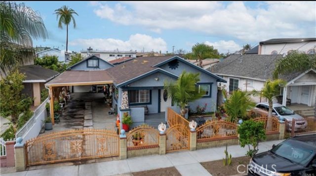 Detail Gallery Image 2 of 21 For 1843 Cerritos, Long Beach,  CA 90806 - 5 Beds | 3 Baths