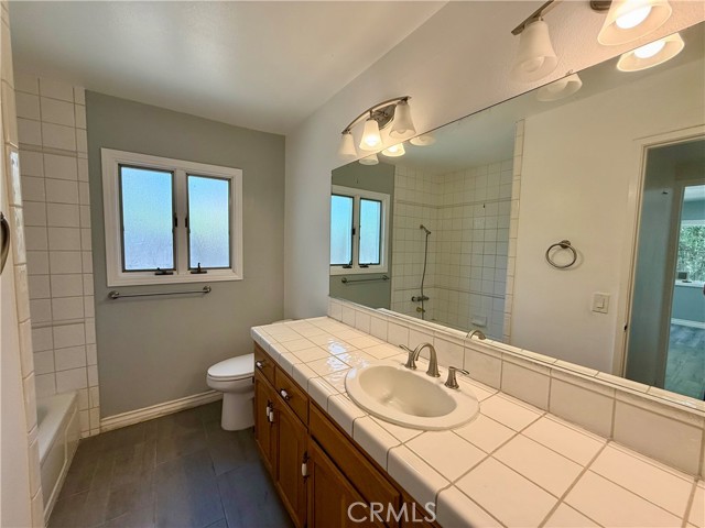 Detail Gallery Image 17 of 25 For 6618 Smoke Tree Ave, Oak Park,  CA 91377 - 4 Beds | 3 Baths