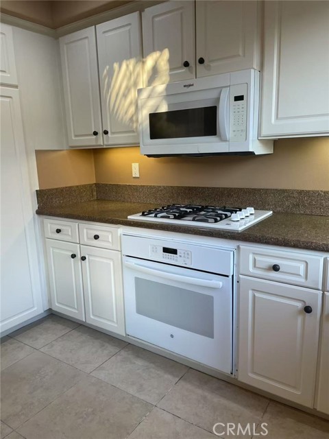 402 Marinella Aisle, Irvine CA: https://media.crmls.org/medias/f0493e40-b608-4f11-85bb-7c98a33654ec.jpg
