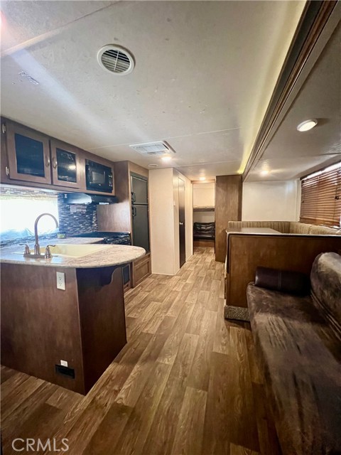 Detail Gallery Image 7 of 60 For 1295 S Cawston Ave, Hemet,  CA 92545 - – Beds | – Baths