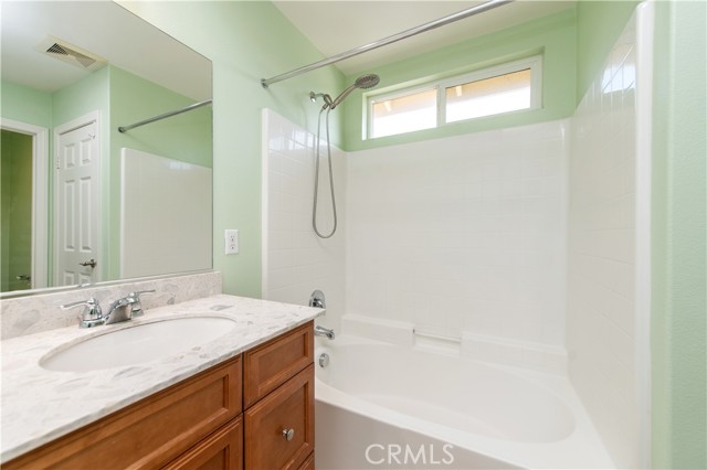 7271 Enclave Drive, Eastvale CA: https://media.crmls.org/medias/f04a5be0-9c7c-4d4b-8d27-5d0f6e906946.jpg