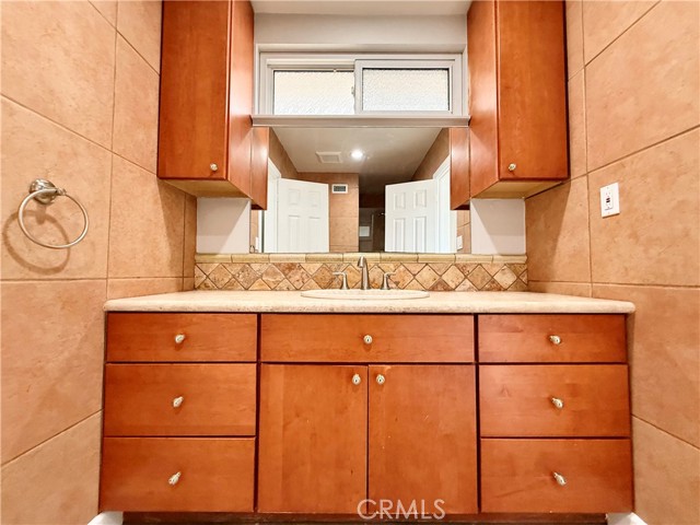 Detail Gallery Image 41 of 72 For 24204 Calvert, Woodland Hills,  CA 91367 - 6 Beds | 3 Baths