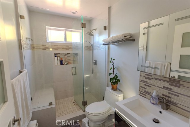 Detail Gallery Image 23 of 26 For 1724 Sombra Dr, Glendale,  CA 91208 - 3 Beds | 2 Baths